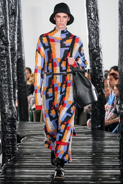 Look 17